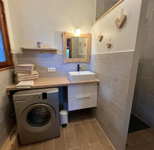 90 M2 Proche De Corte アパート *