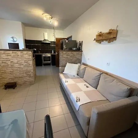 Apartment 90 M2 Proche De Corte *