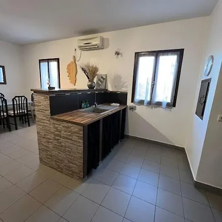 90 M2 Proche De Corte Apartment *